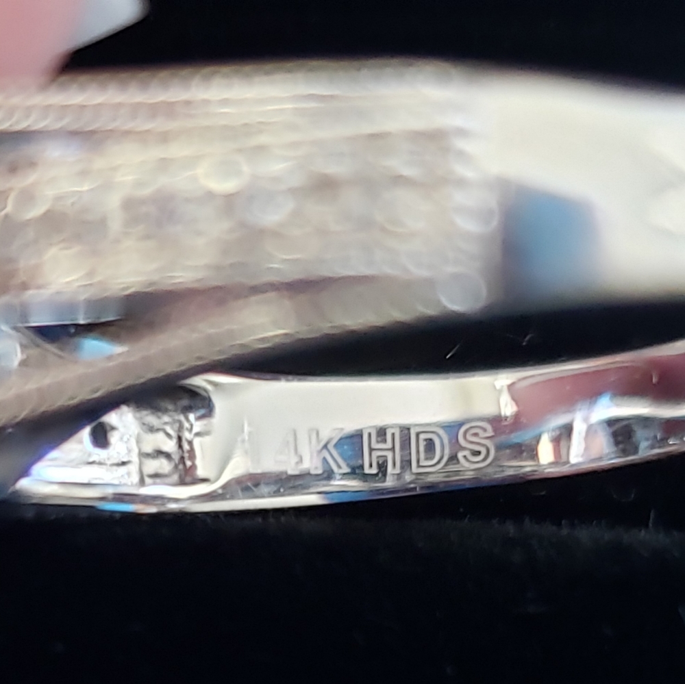 Helzberg halo diamond ring - 14k - Picture 7 of 13